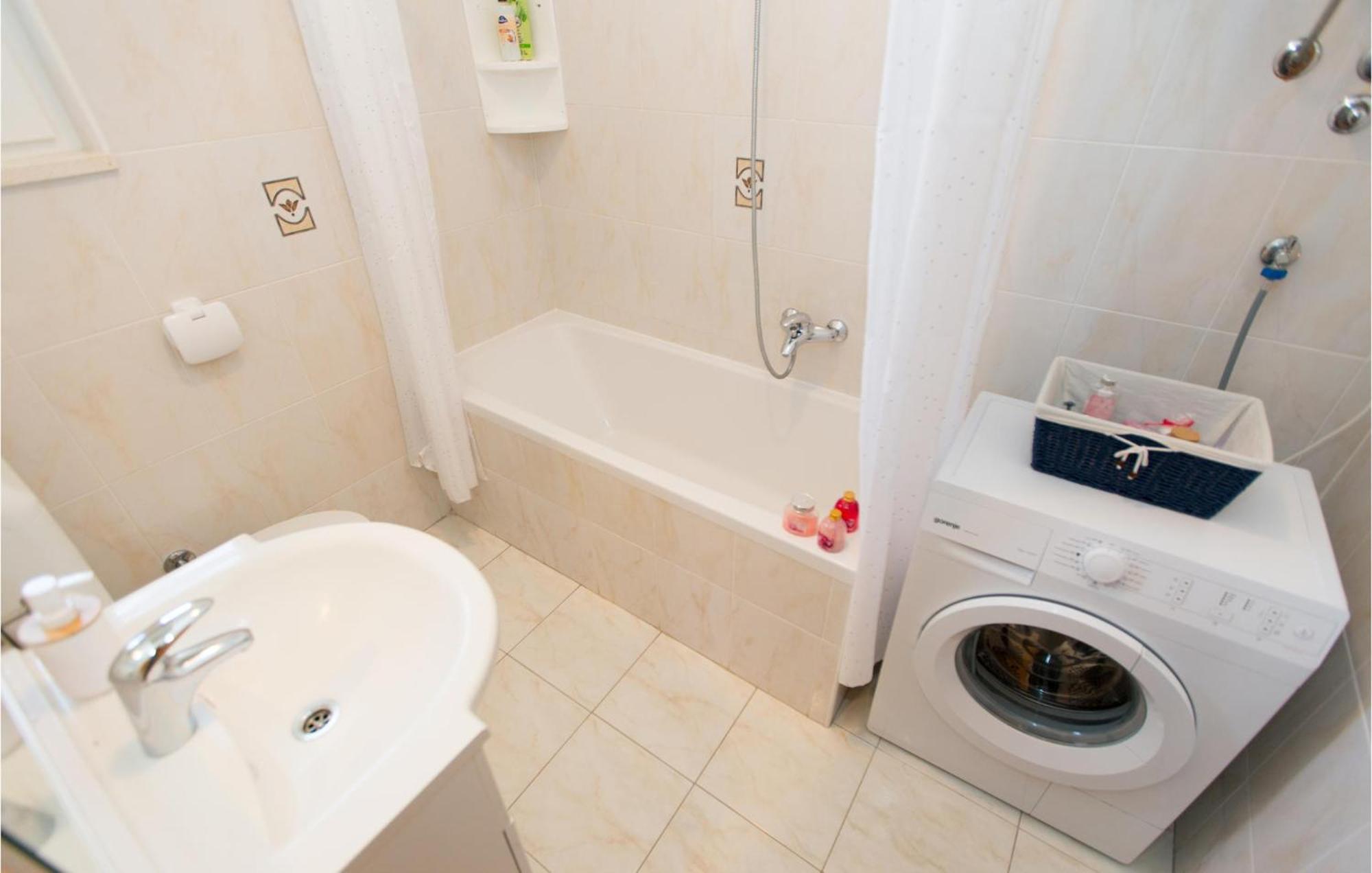 מליני 3 Bedroom Lovely Home In Plat מראה חיצוני תמונה