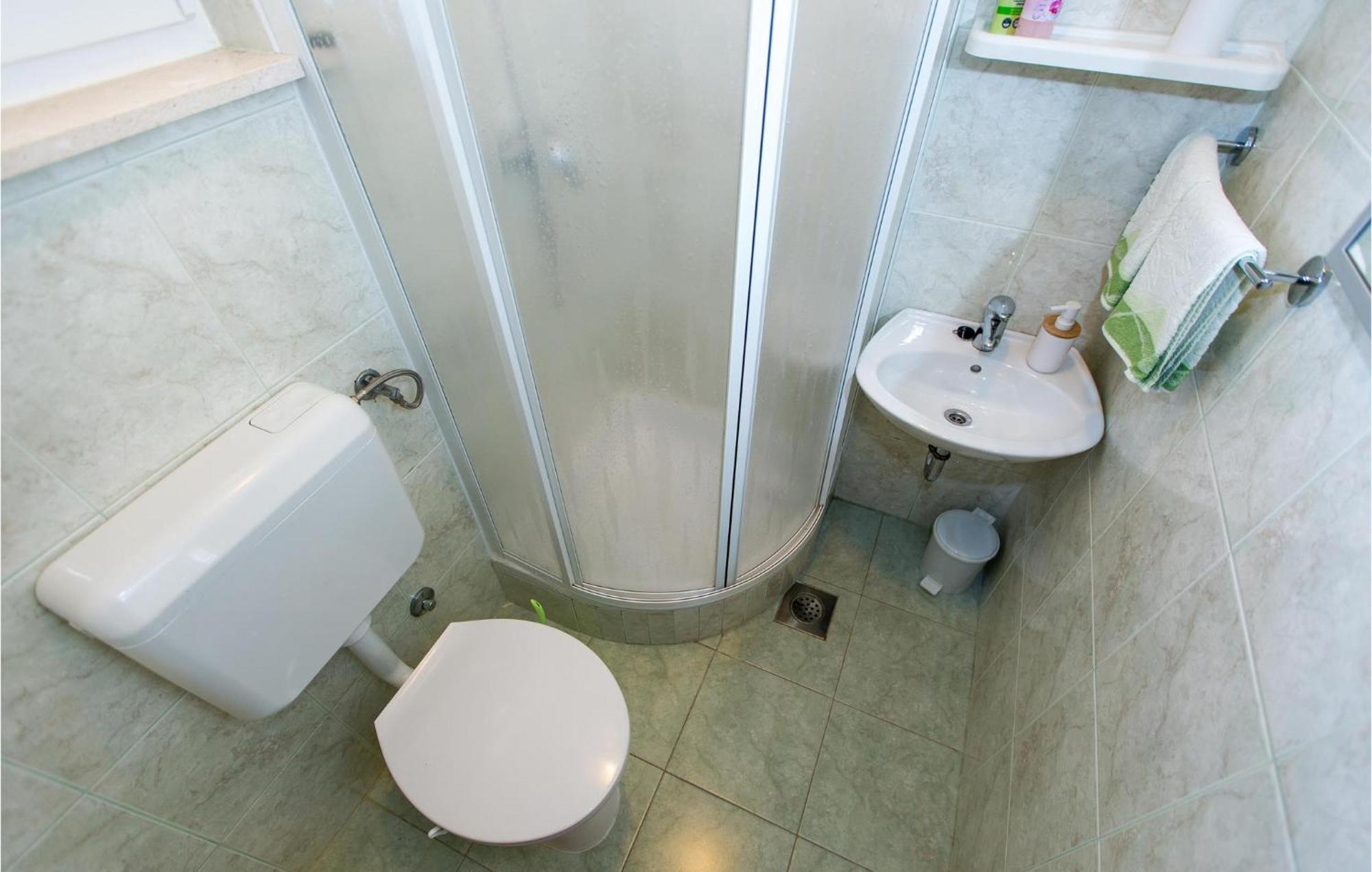 מליני 3 Bedroom Lovely Home In Plat מראה חיצוני תמונה