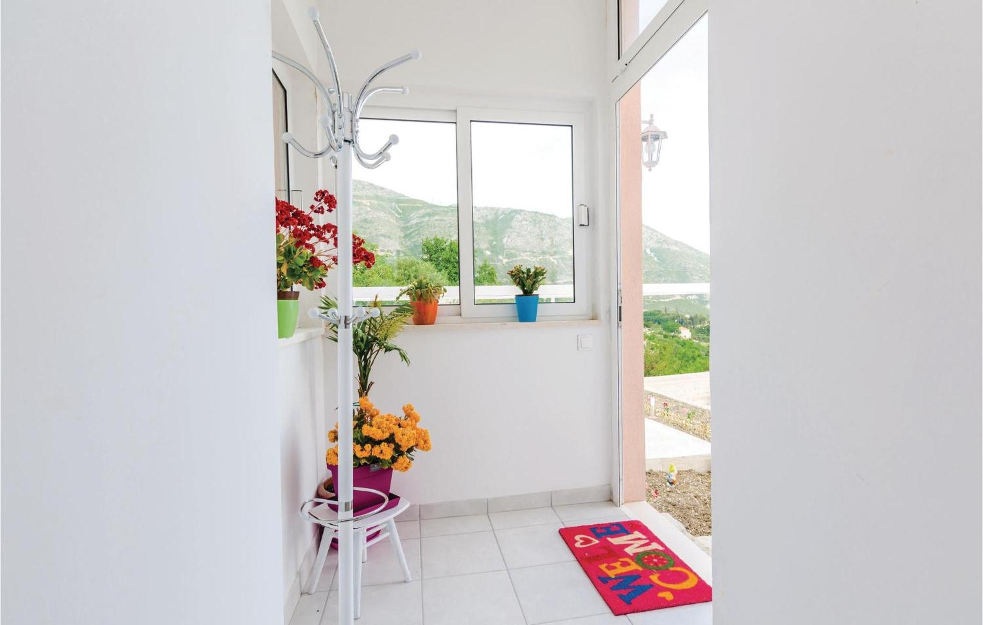 מליני 3 Bedroom Lovely Home In Plat מראה חיצוני תמונה