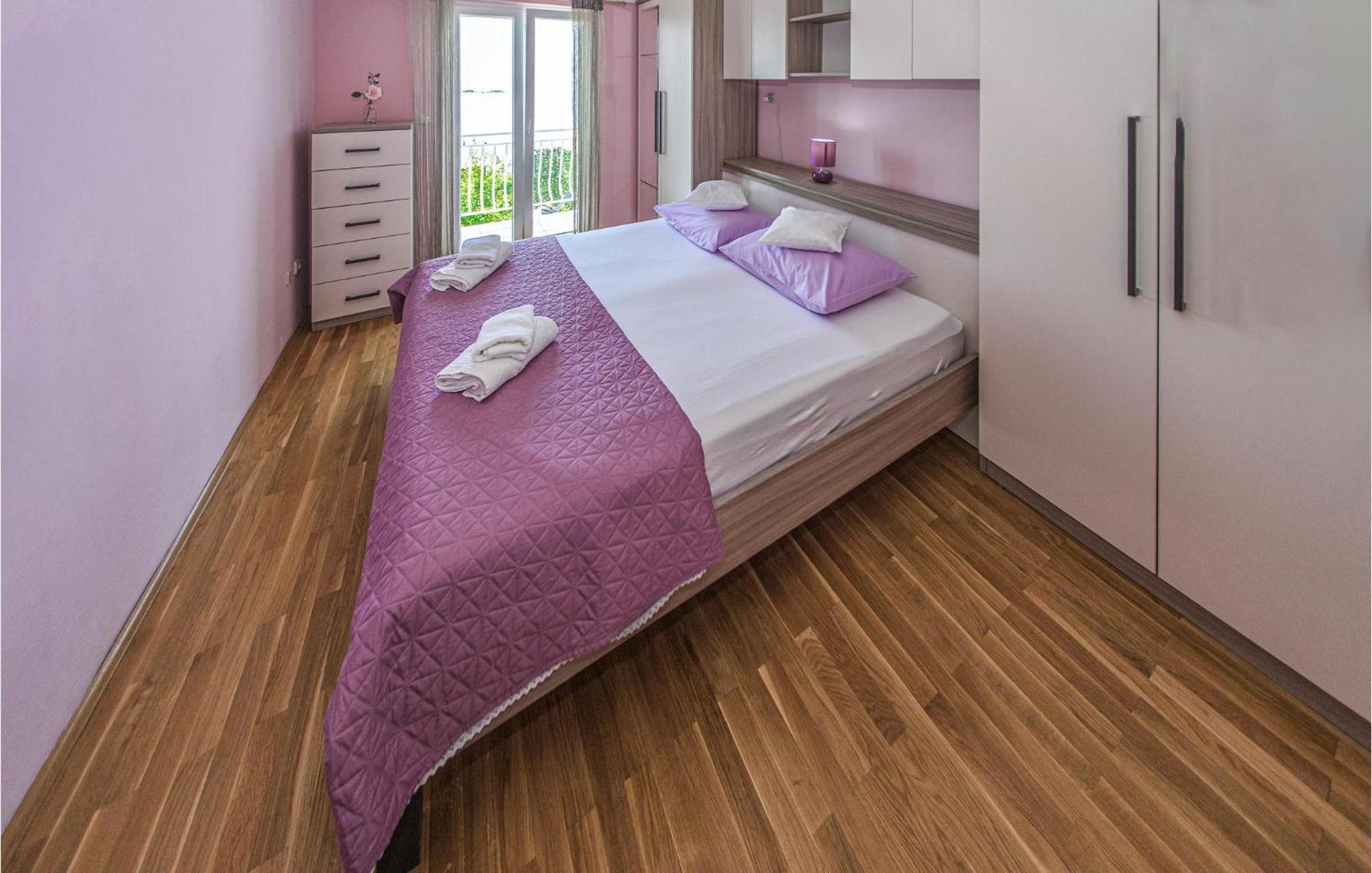 מליני 3 Bedroom Lovely Home In Plat מראה חיצוני תמונה